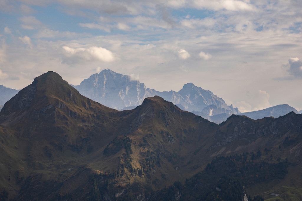 Majestic Alpine Ridges & Glacial Peaks